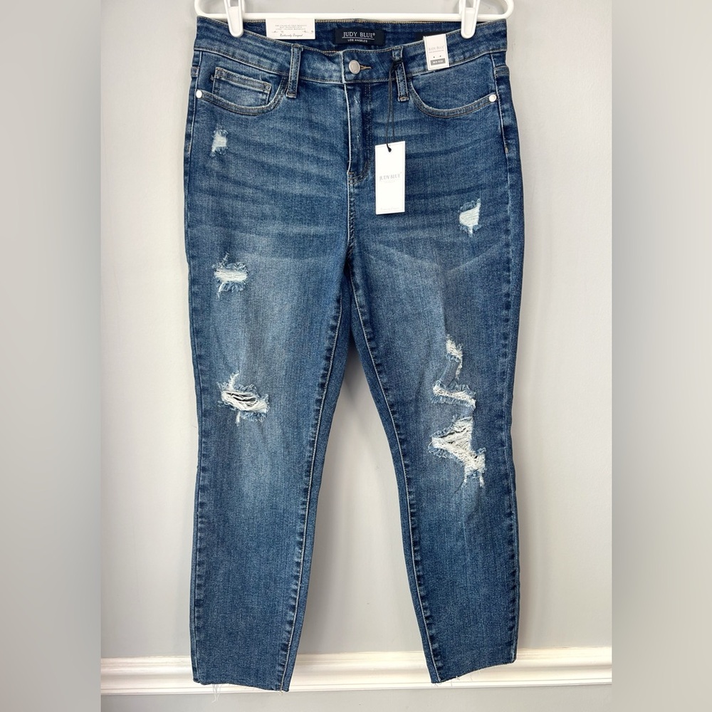 NEW! Judy Blue Mid Rise Relaxed Medium Blue Distressed Jeans Size 11/30 JB88135